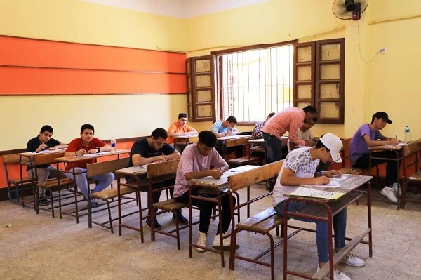 طلاب الثانوية العامة صورة ارشفية